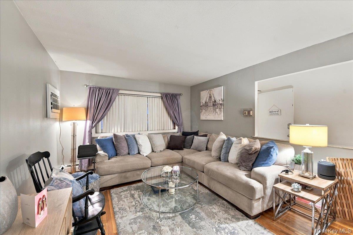 Single Family Stadium Avenue Bronx, NY 10465, MLS-1053191-6