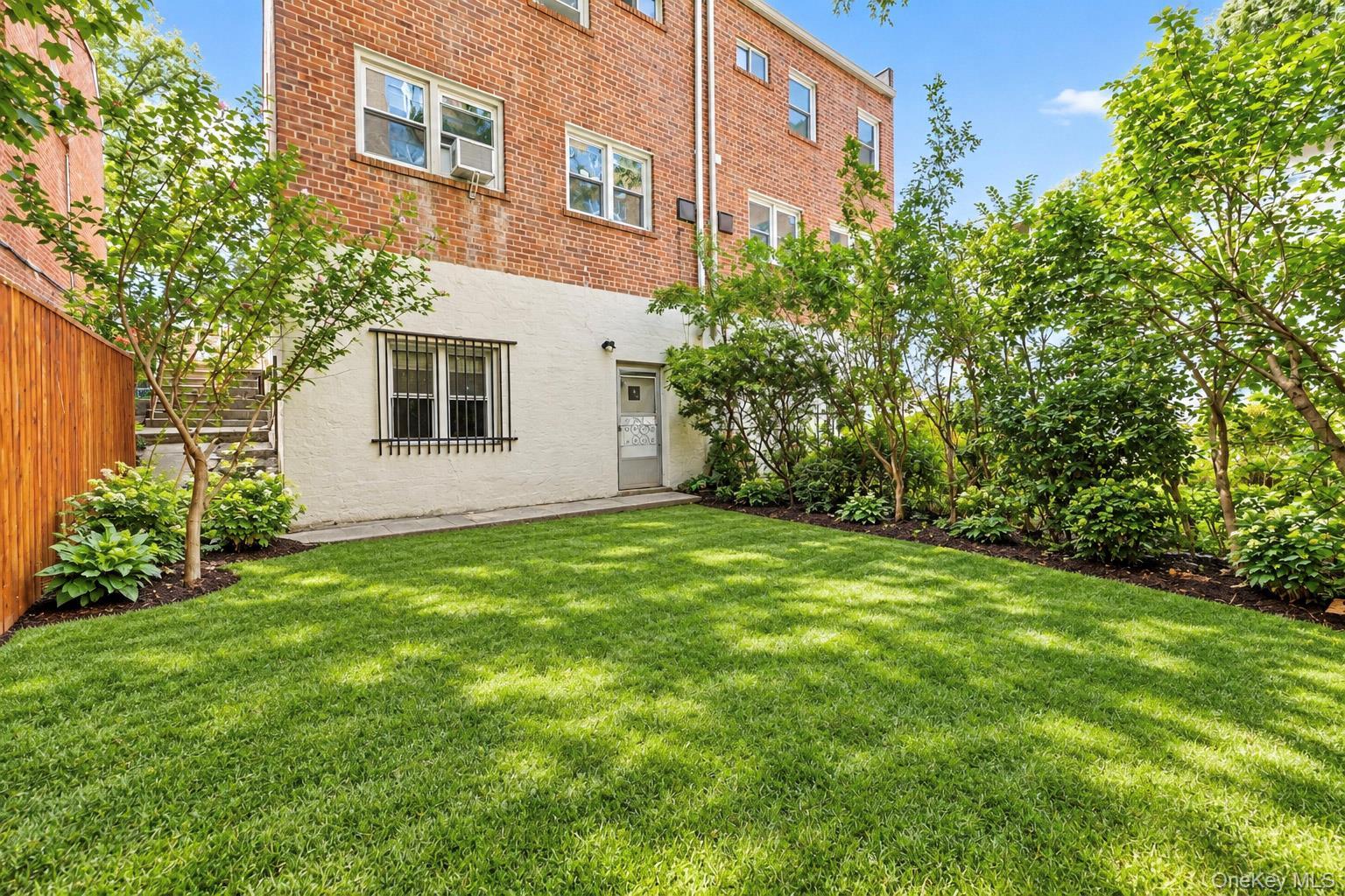 Single Family Post Road Bronx, NY 10471, MLS-1053260-3