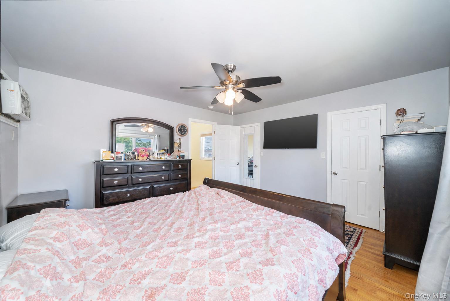 Single Family Schuyler Terrace Bronx, NY 10465, MLS-1053280-14