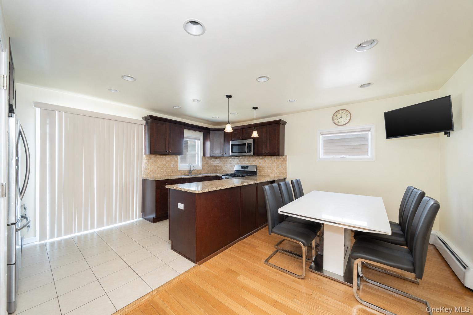 Single Family Schuyler Terrace Bronx, NY 10465, MLS-1053280-4
