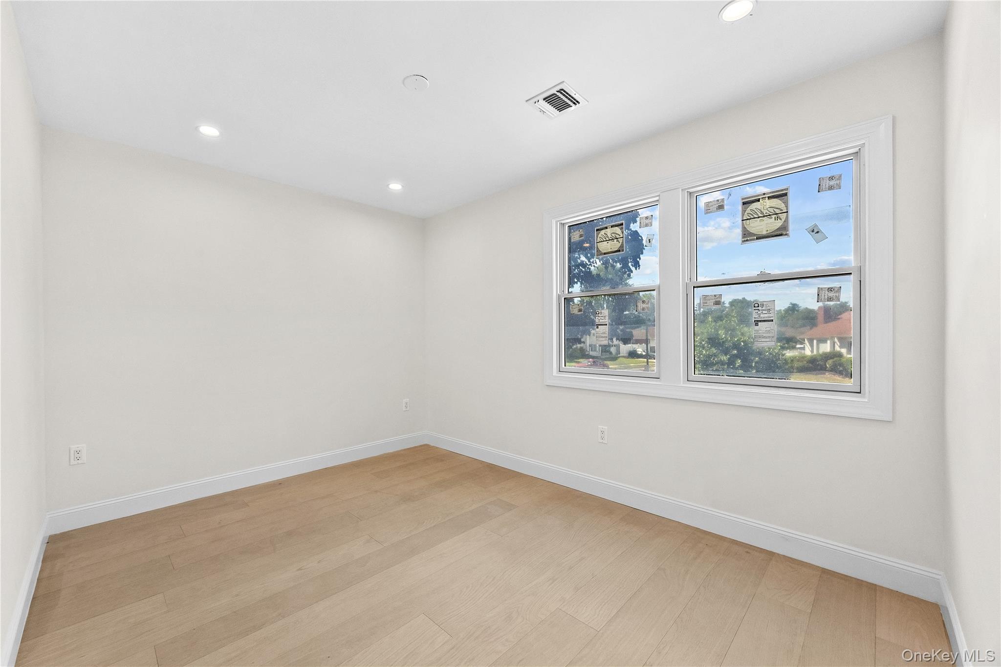 Single Family Circle Drive  Nassau County, NY 11791, MLS-1053329-27