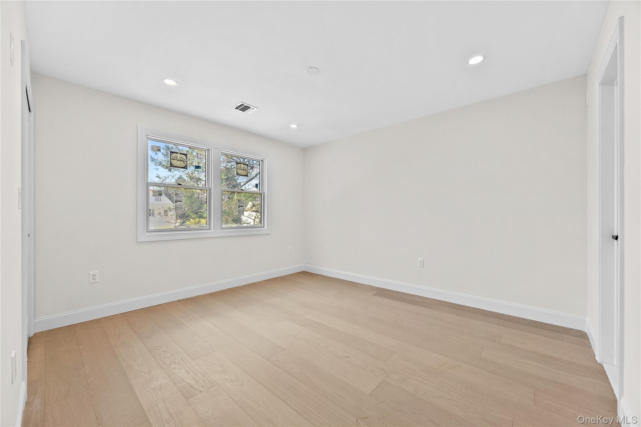 Single Family Circle Drive  Nassau County, NY 11791, MLS-1053329-28