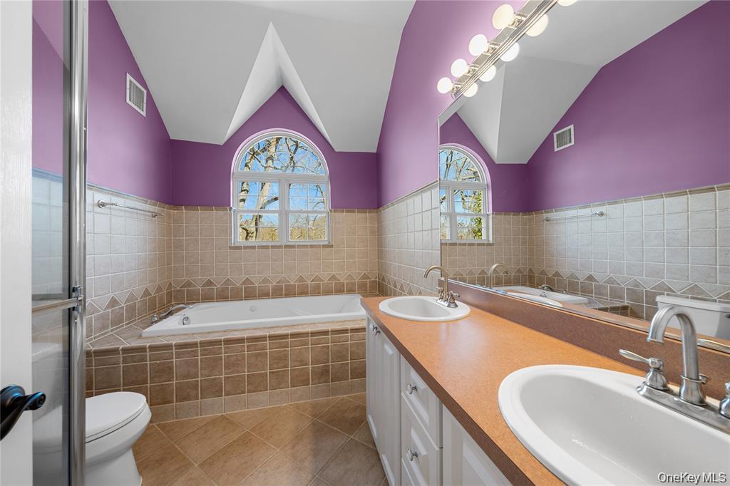 Single Family Potter Lane  Suffolk County, NY 11743, MLS-1053413-16