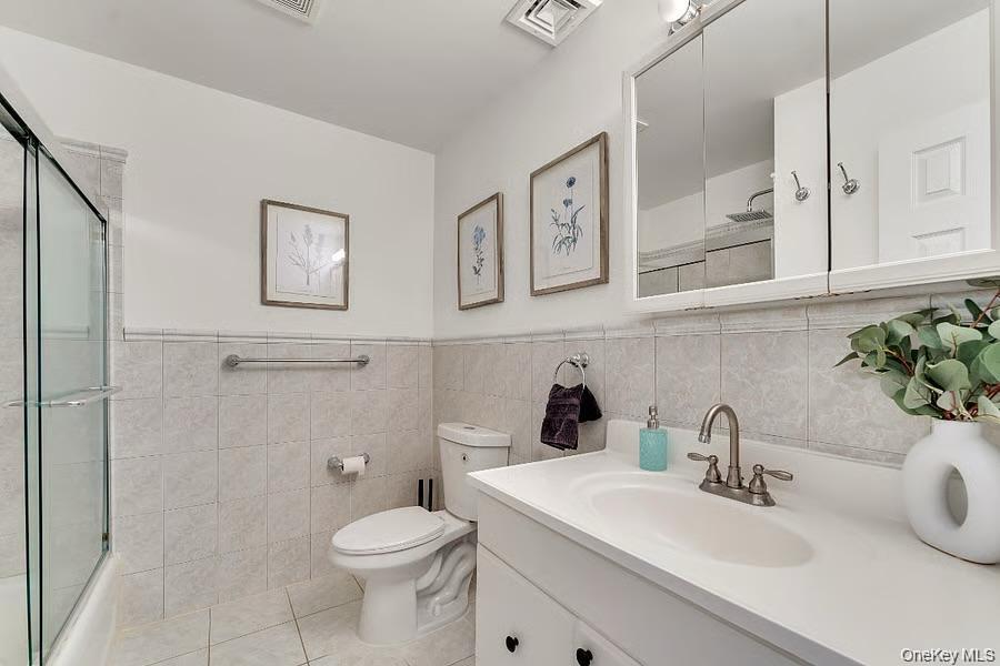 Single Family Potter Lane  Suffolk County, NY 11743, MLS-1053413-17