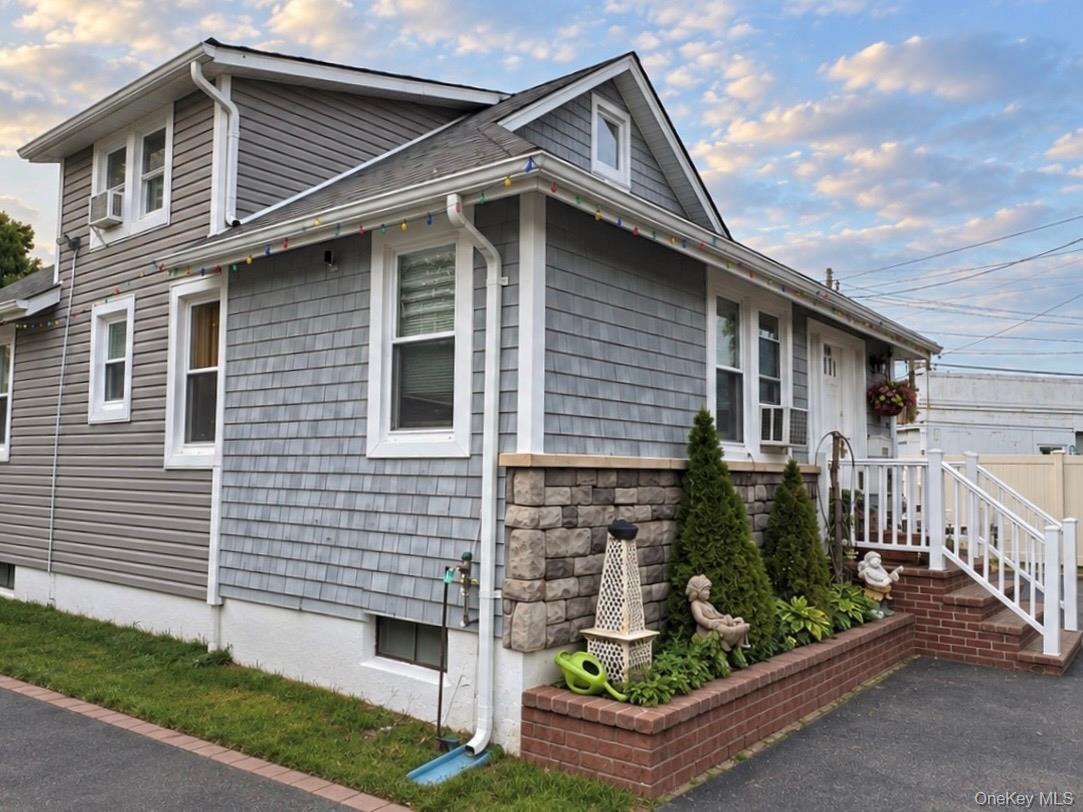 Single Family Newbridge Road Nassau County, NY 11710, MLS-1053435-2