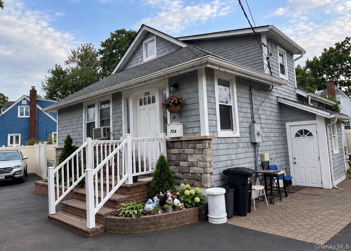 Single Family Newbridge Road  Nassau County, NY 11710, MLS-1053435-3