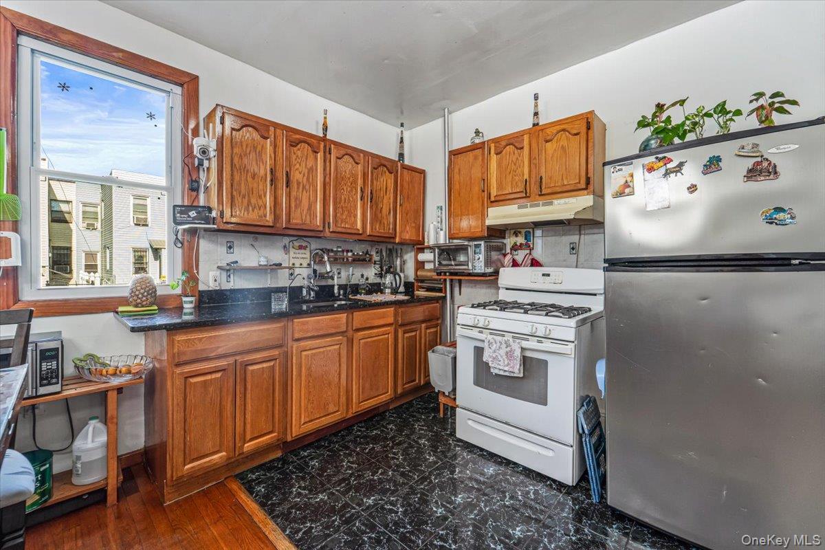 Single Family Humphreys Street Queens, NY 11369, MLS-1053490-4