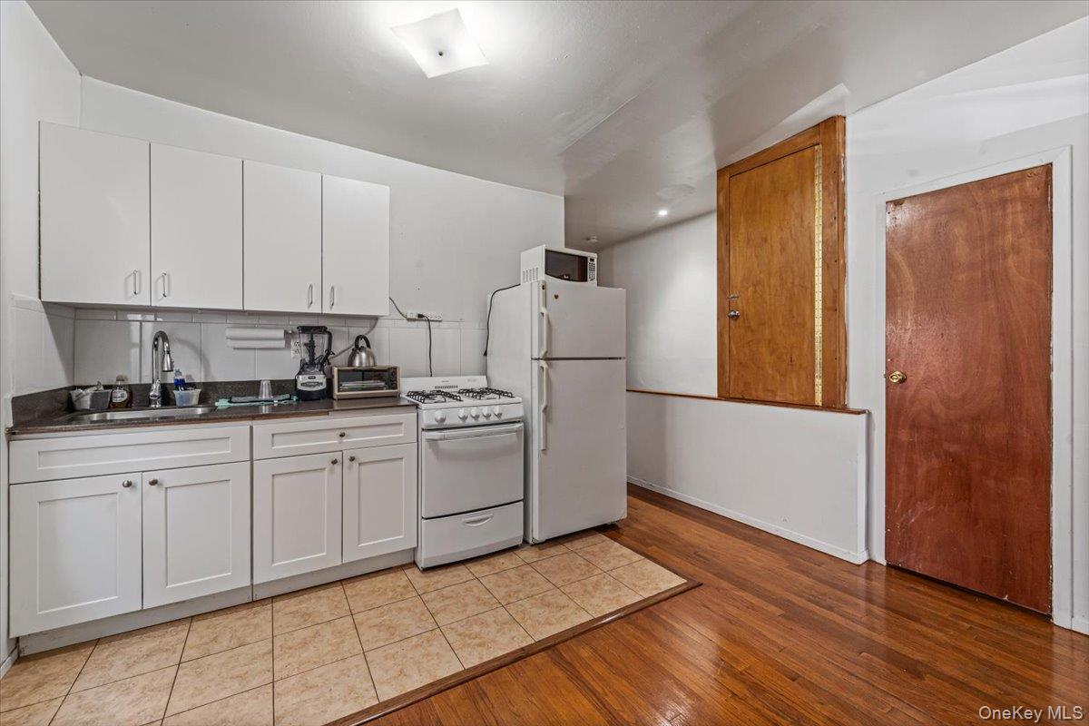Single Family Humphreys Street Queens, NY 11369, MLS-1053490-5