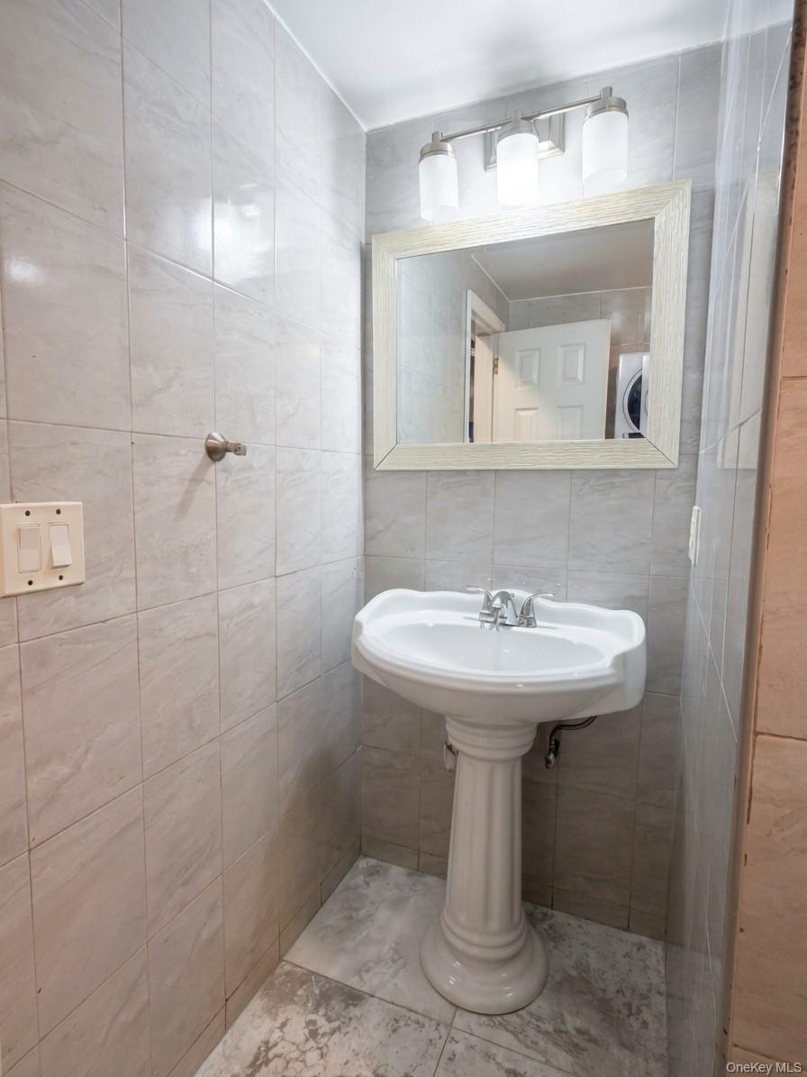 Single Family Whitehall Terrace Queens, NY 11427, MLS-1053497-10