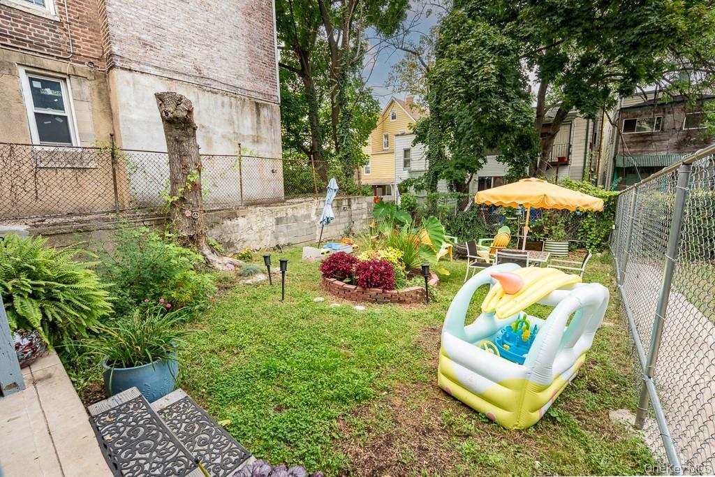 Single Family Taylor Avenue Bronx, NY 10460, MLS-1053597-16