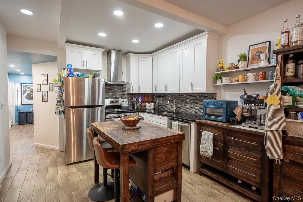 Single Family Taylor Avenue Bronx, NY 10460, MLS-1053597-2