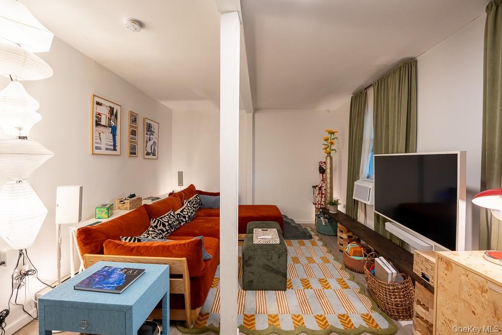 Single Family Taylor Avenue Bronx, NY 10460, MLS-1053597-21