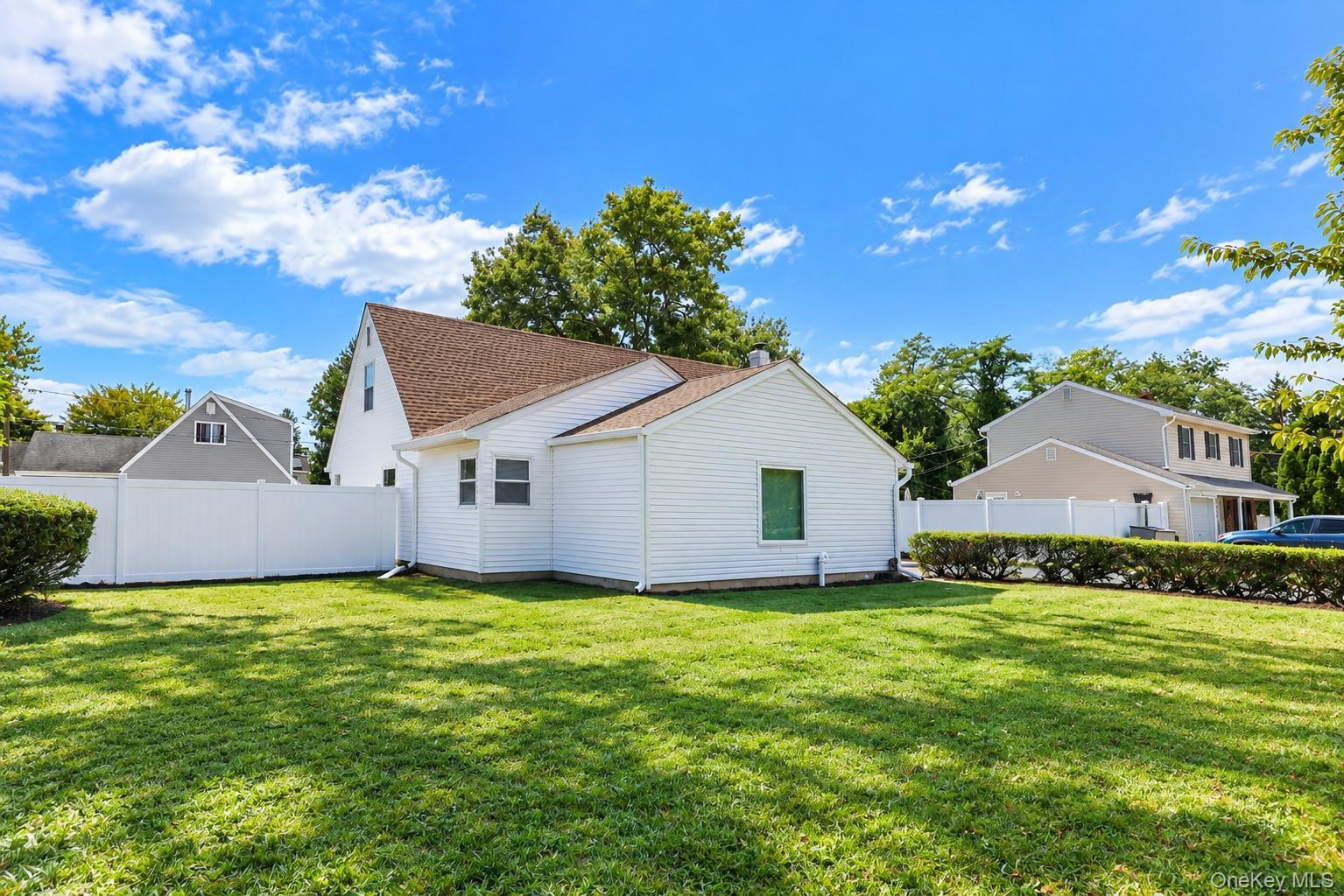 Single Family Arcadia Drive Suffolk County, NY 11746, MLS-1053605-2