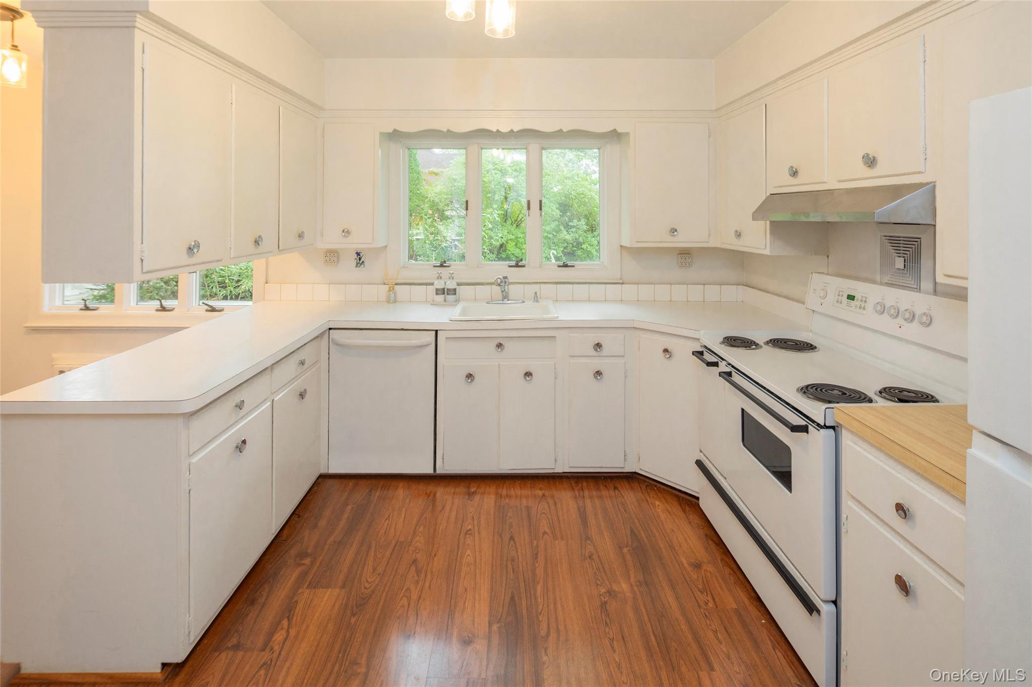 Single Family Cherwing Road Westchester County, NY 10701, MLS-1053620-10