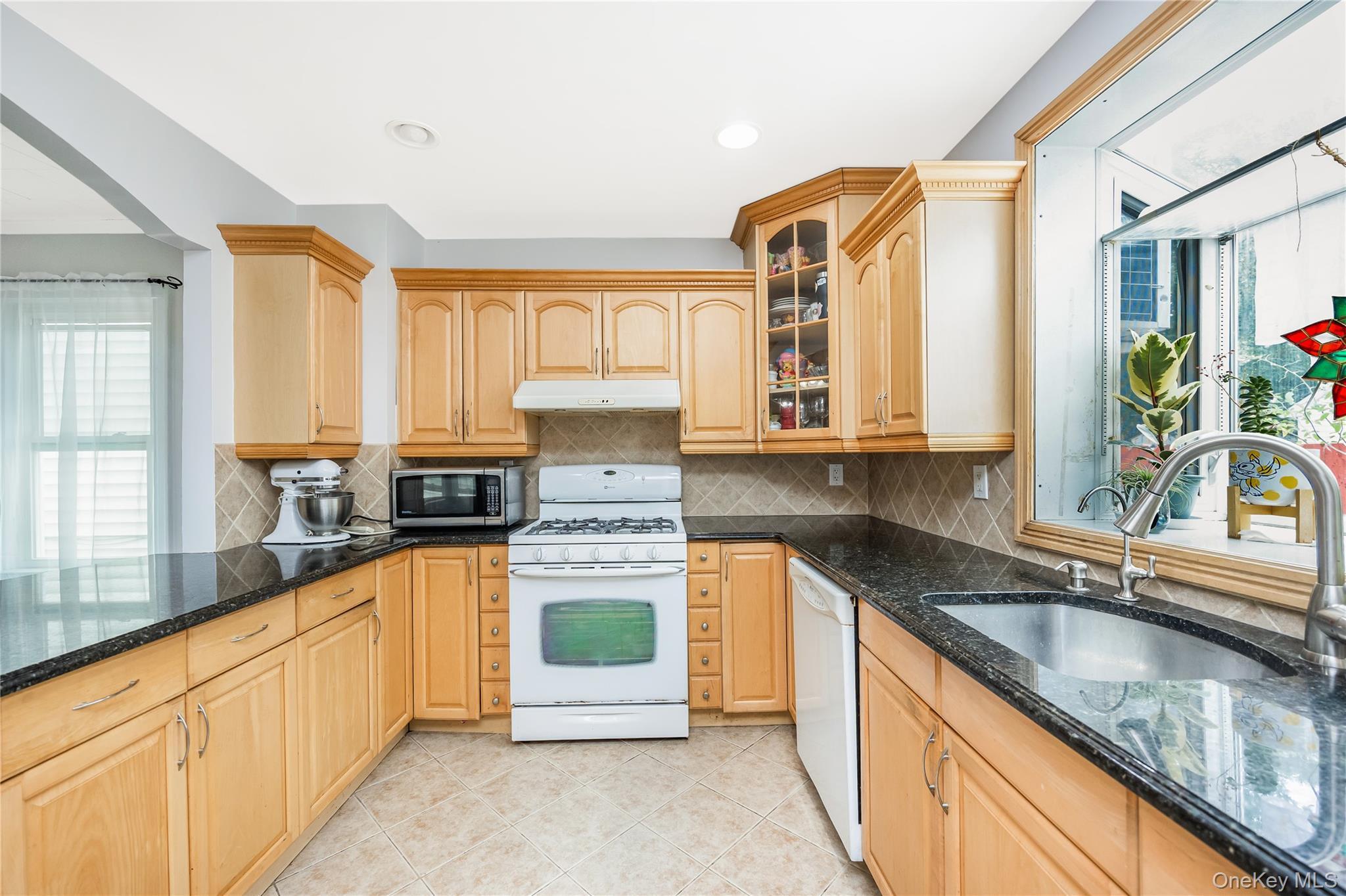 Single Family 76th Avenue  Queens, NY 11366, MLS-1053632-10