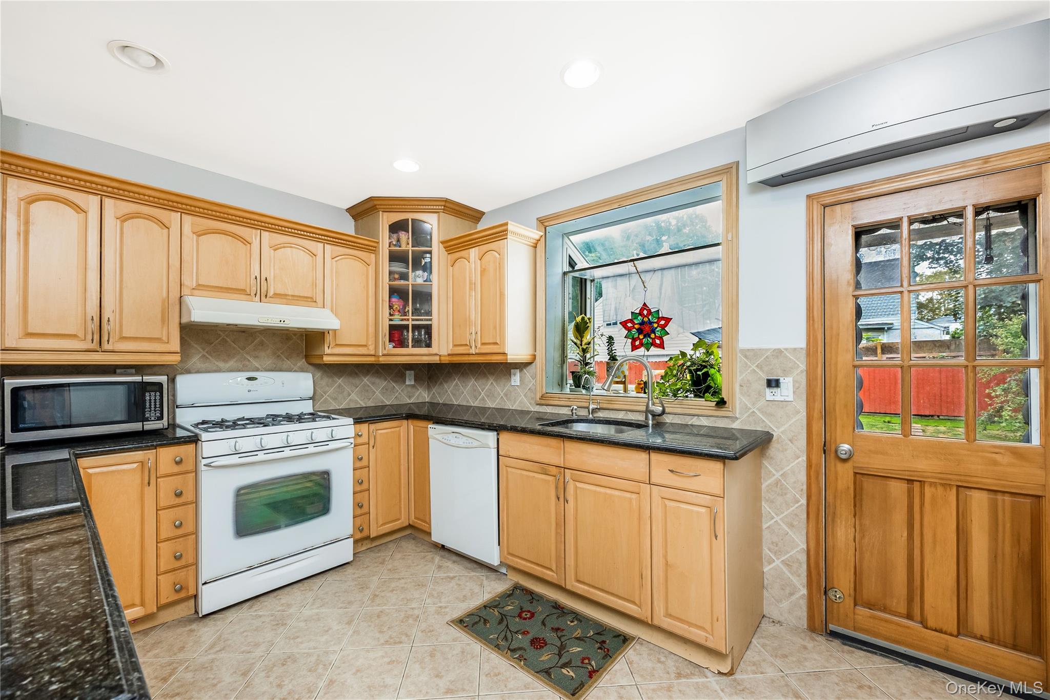 Single Family 76th Avenue  Queens, NY 11366, MLS-1053632-11