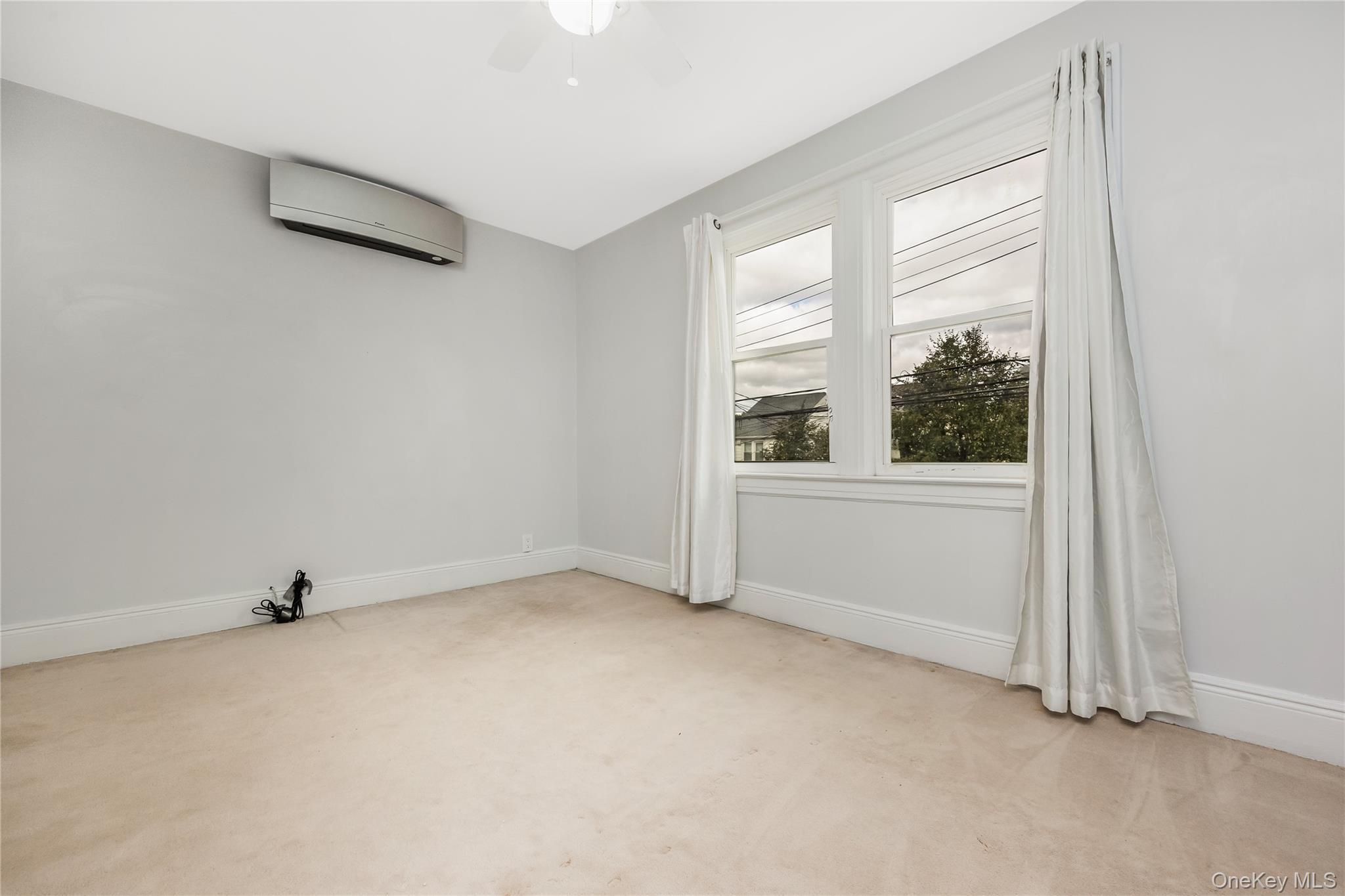Single Family 76th Avenue  Queens, NY 11366, MLS-1053632-16