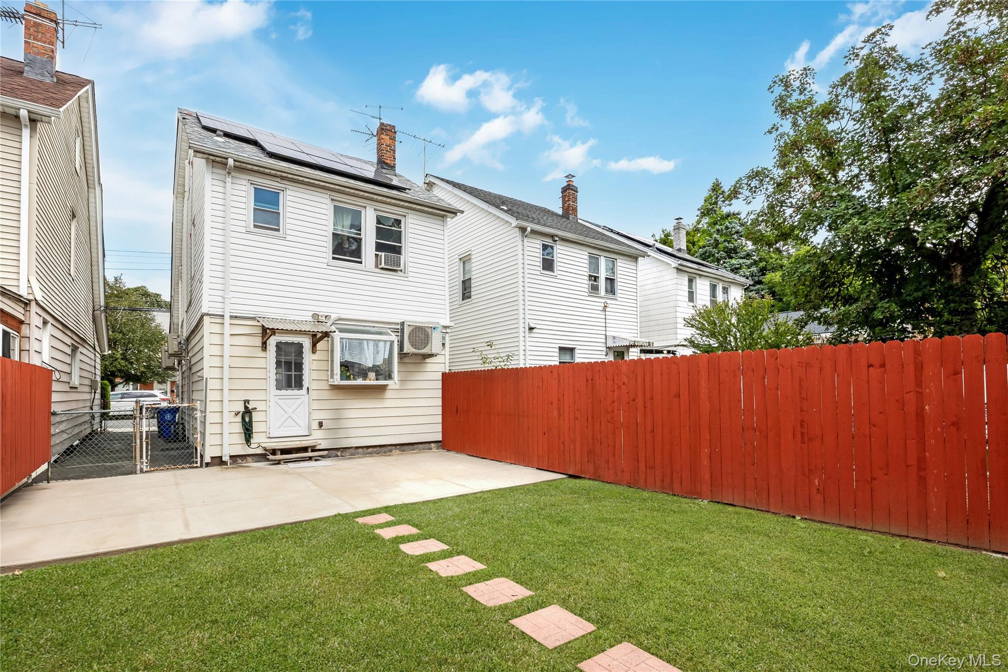 Single Family 76th Avenue  Queens, NY 11366, MLS-1053632-23