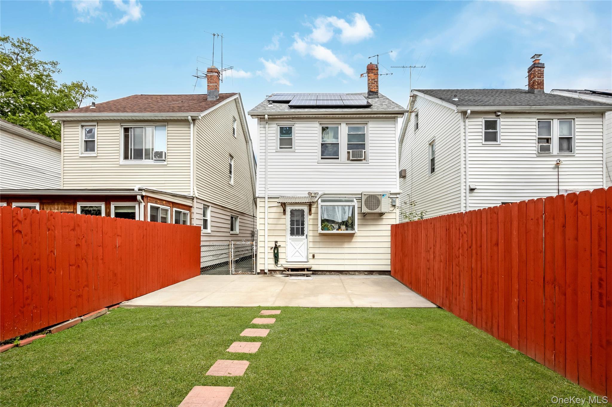Single Family 76th Avenue  Queens, NY 11366, MLS-1053632-24