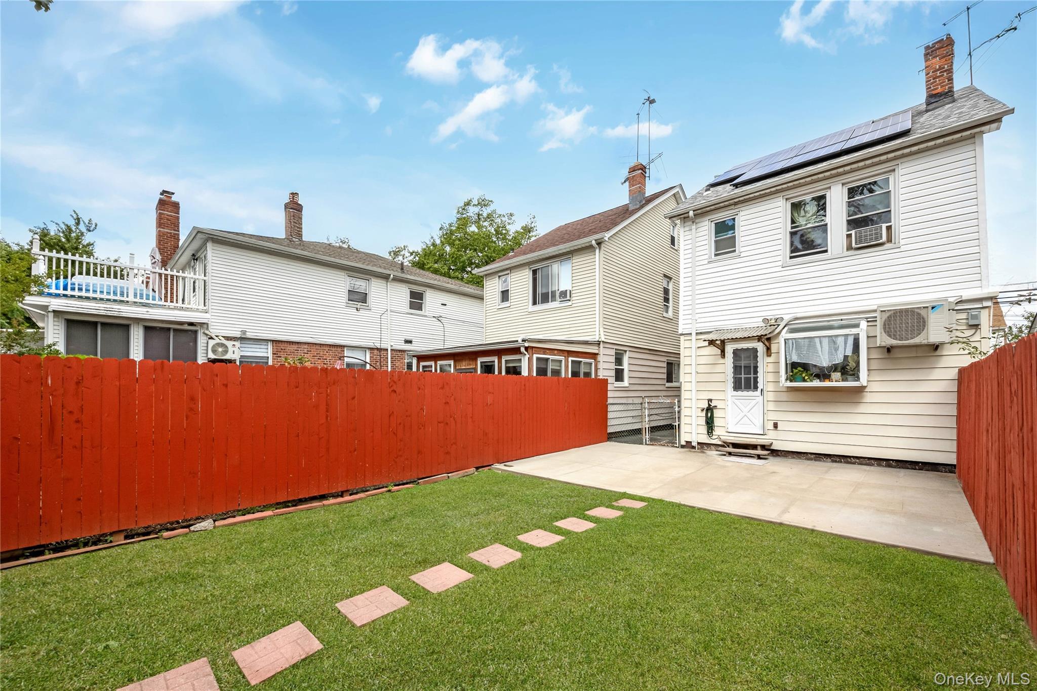 Single Family 76th Avenue  Queens, NY 11366, MLS-1053632-25