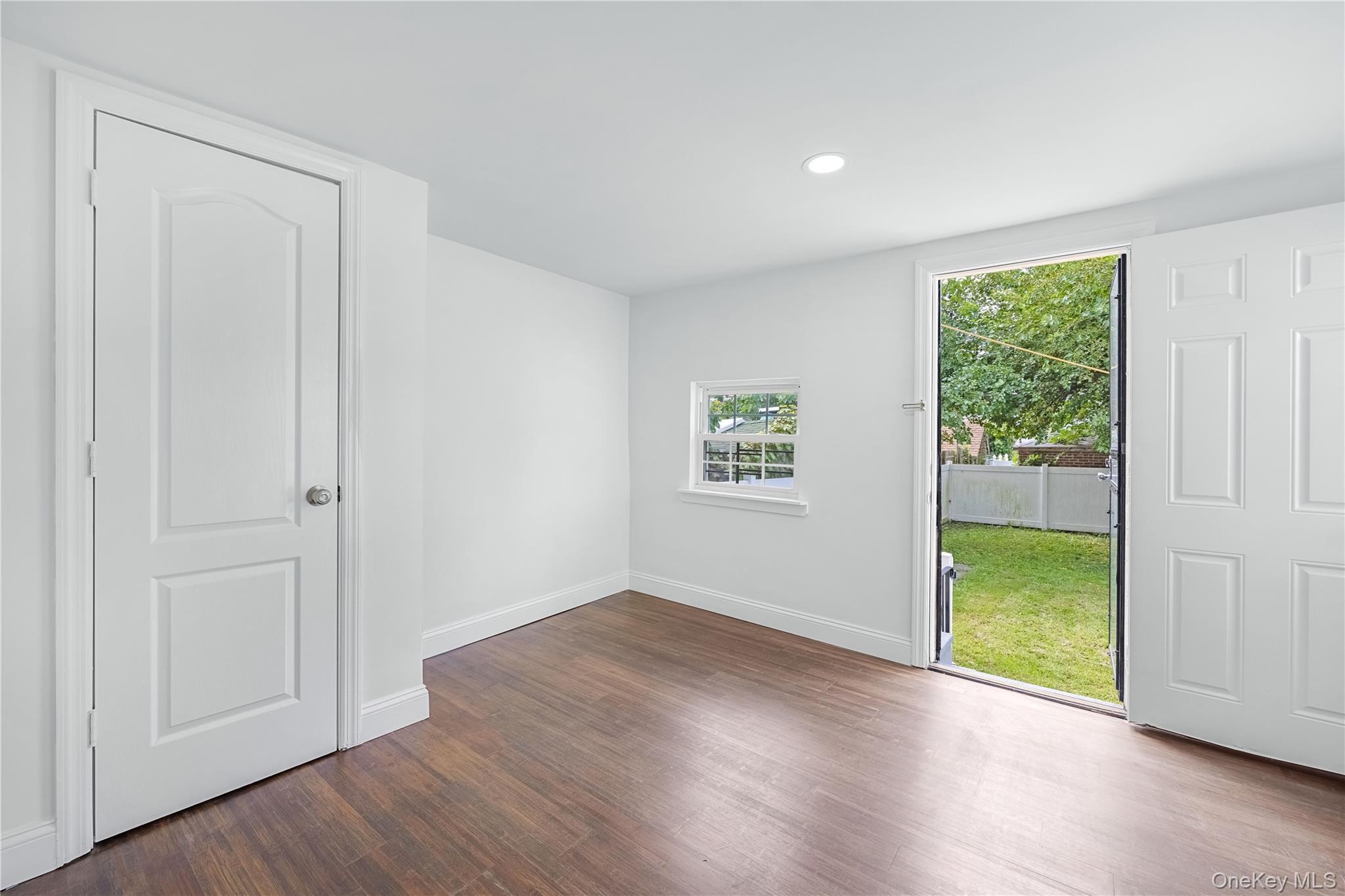 Single Family Monticello Avenue Bronx, NY 10466, MLS-1053755-18