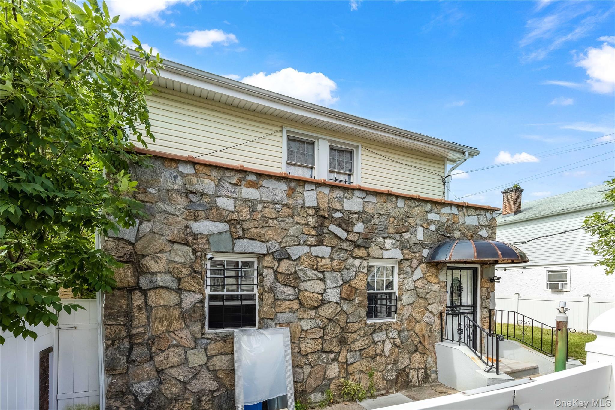 Single Family Monticello Avenue Bronx, NY 10466, MLS-1053755-3