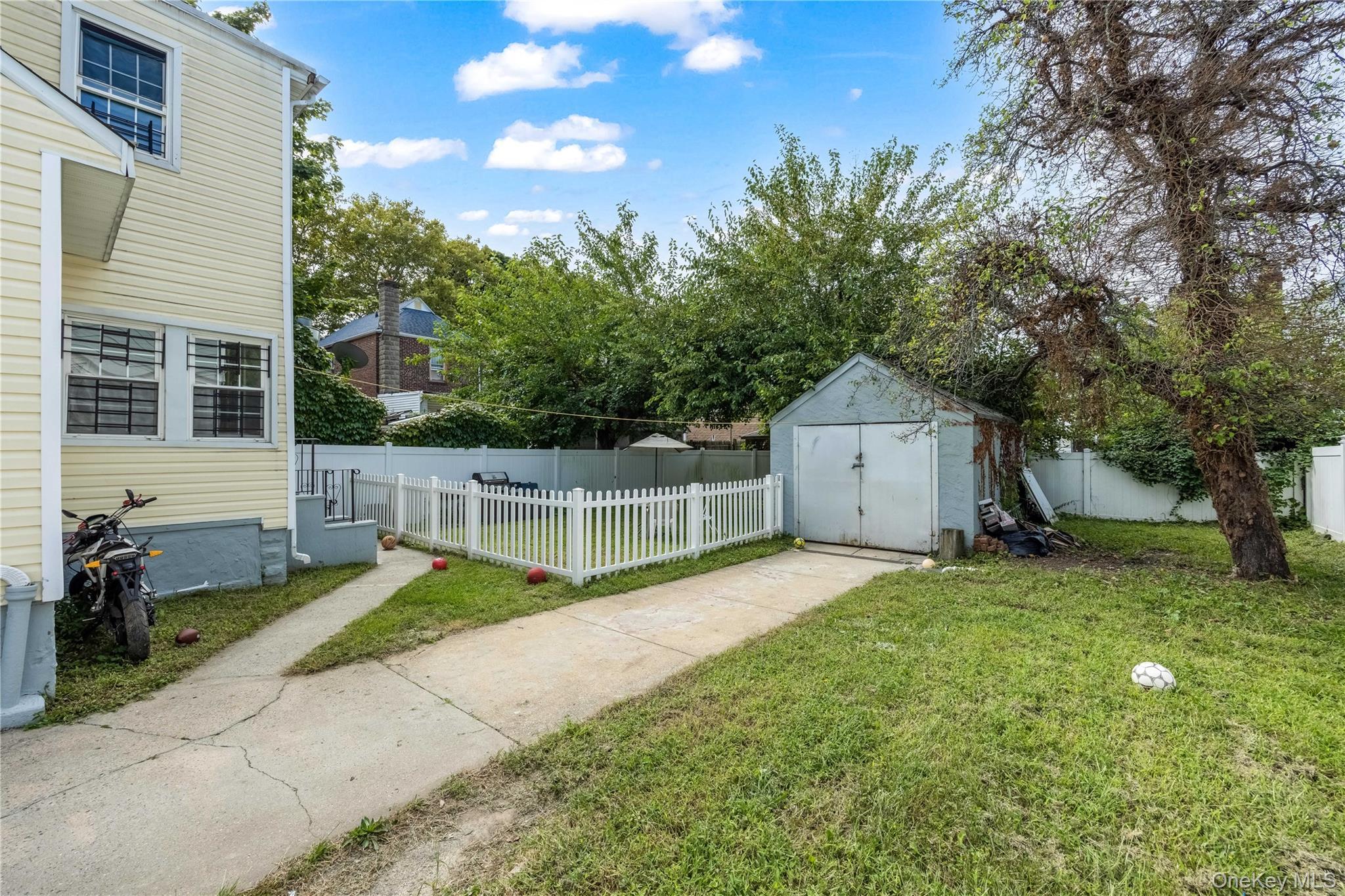 Single Family Monticello Avenue Bronx, NY 10466, MLS-1053755-30