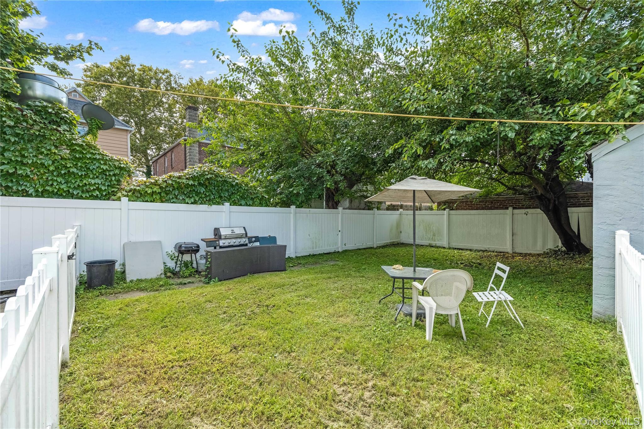 Single Family Monticello Avenue Bronx, NY 10466, MLS-1053755-31