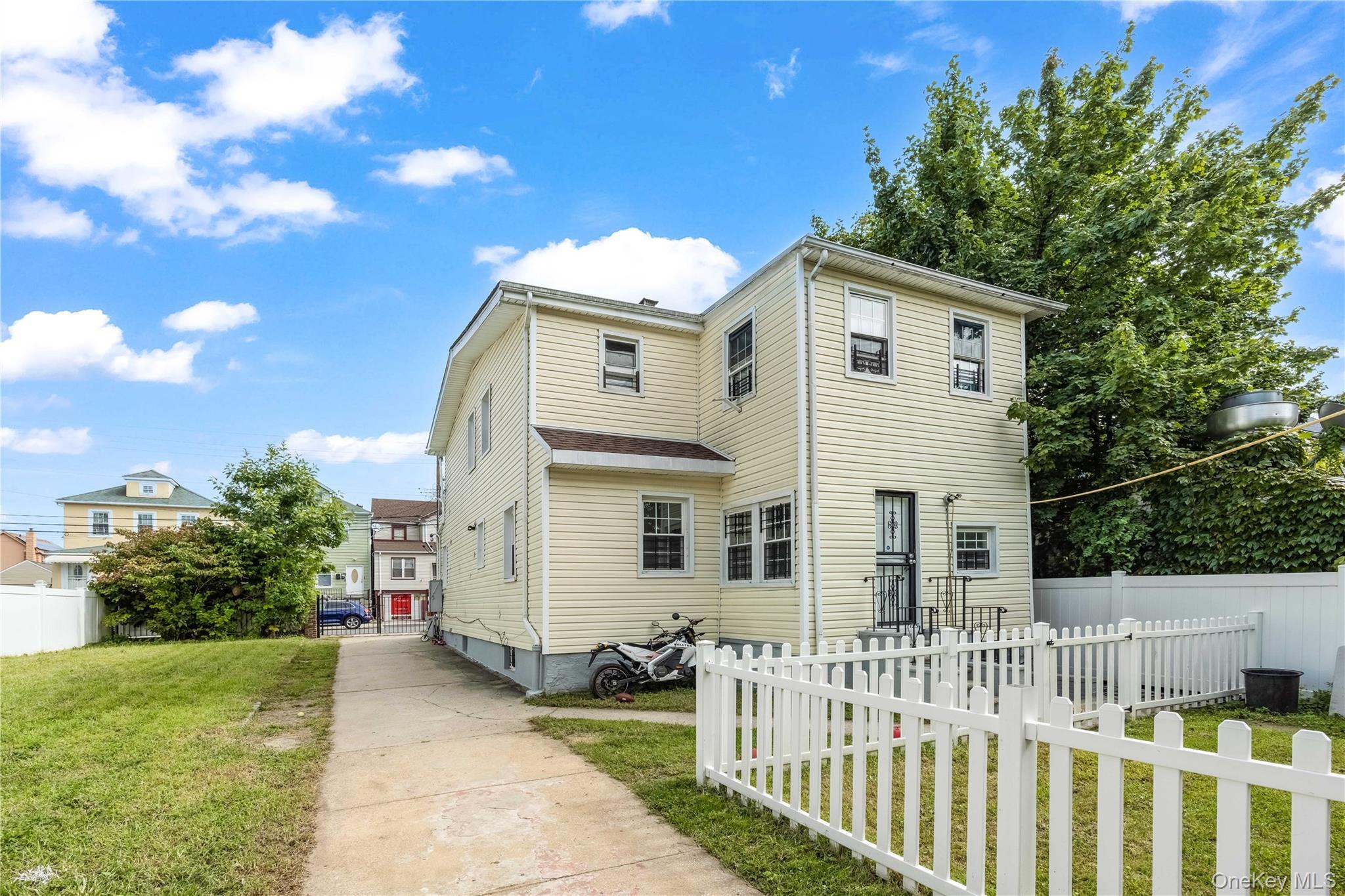 Single Family Monticello Avenue Bronx, NY 10466, MLS-1053755-32