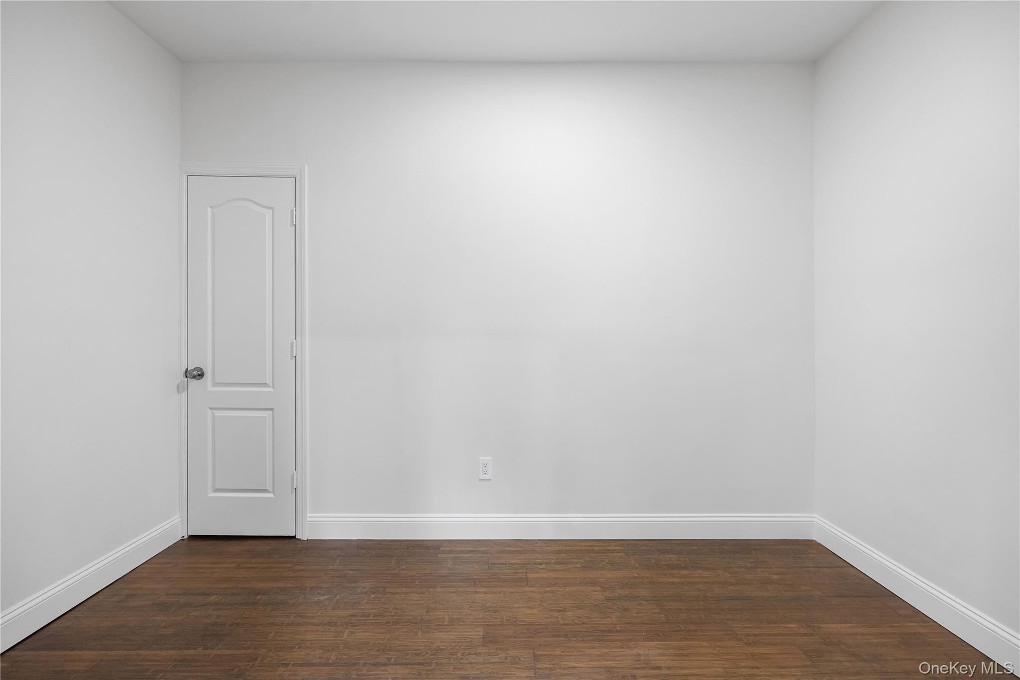 Single Family Monticello Avenue Bronx, NY 10466, MLS-1053755-8