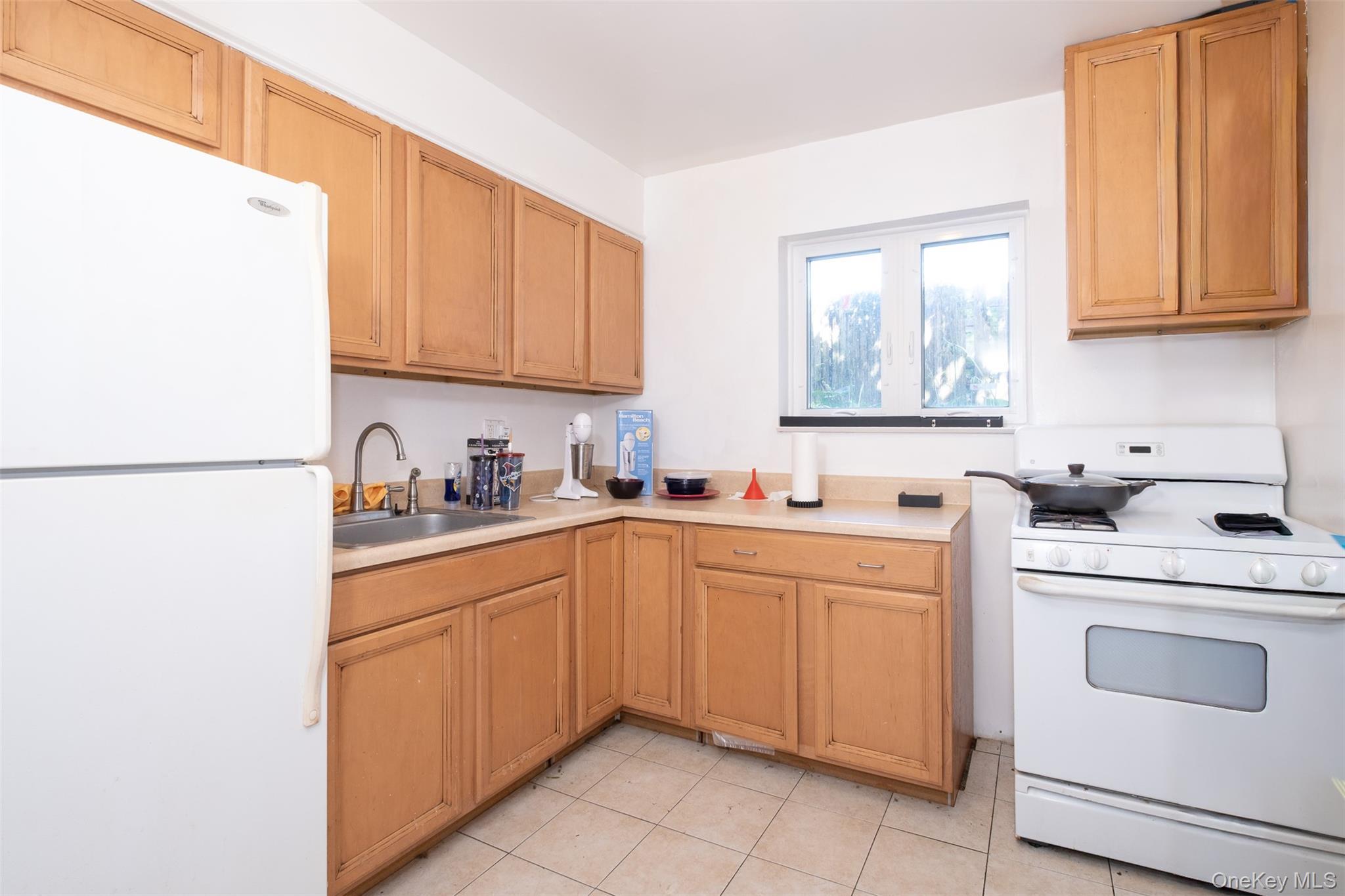 Single Family Reynold Street  Bronx, NY 10464, MLS-1053756-17