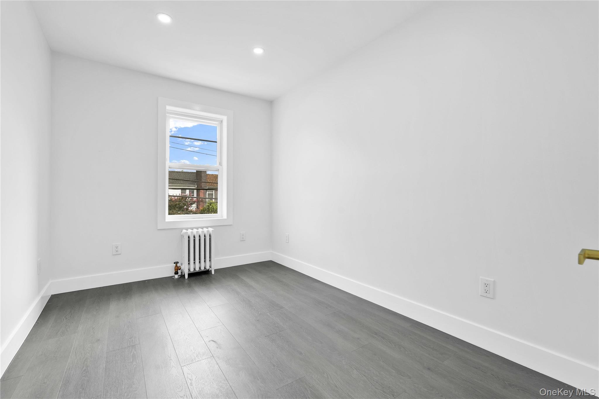 Single Family 204th Street  Queens, NY 11412, MLS-1053797-16