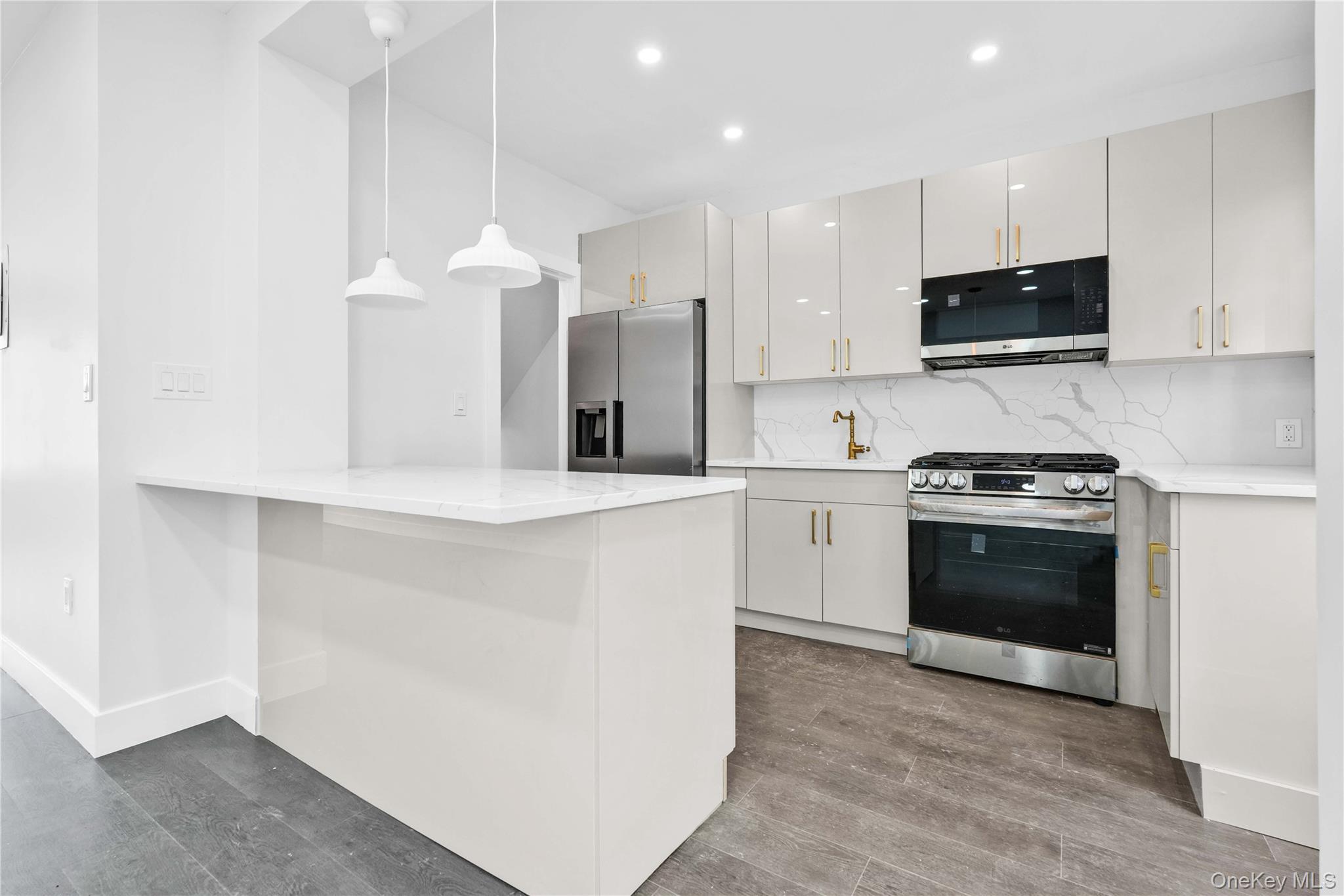 Single Family 204th Street  Queens, NY 11412, MLS-1053797-2