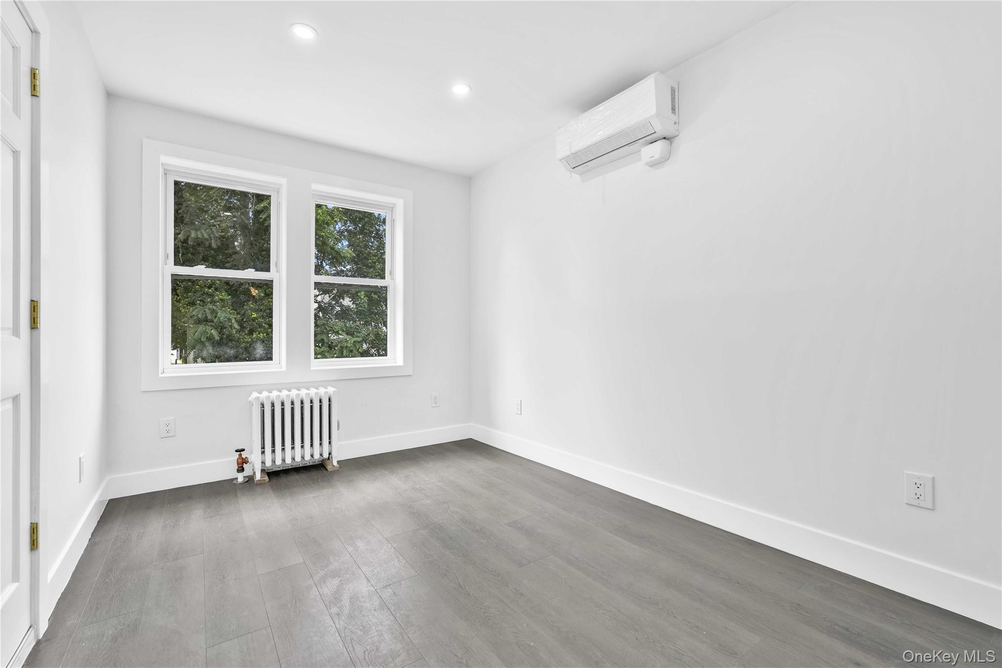 Single Family 204th Street  Queens, NY 11412, MLS-1053797-24