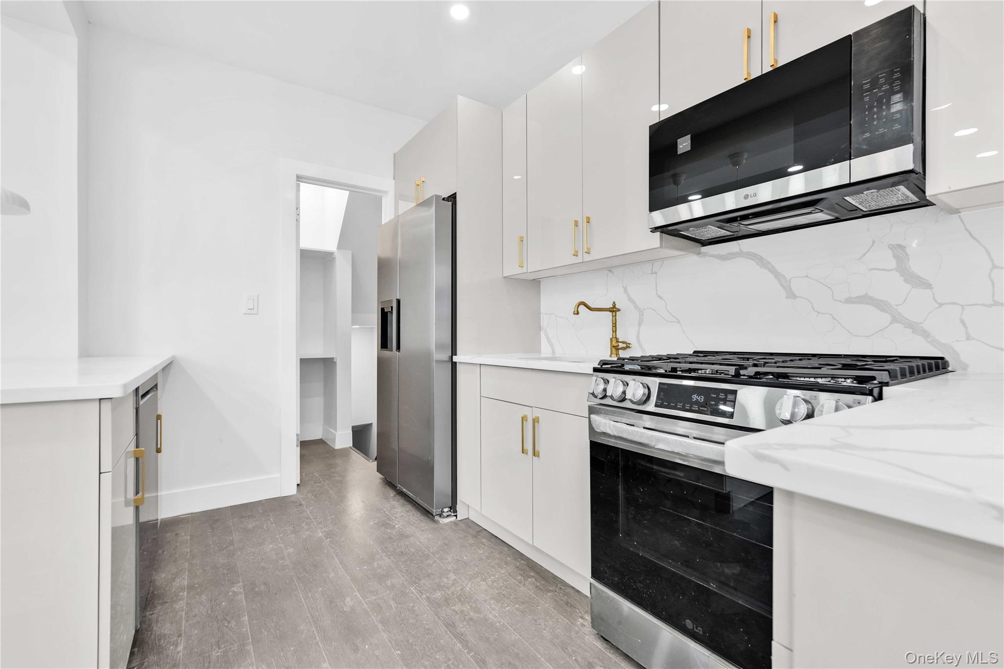 Single Family 204th Street  Queens, NY 11412, MLS-1053797-3