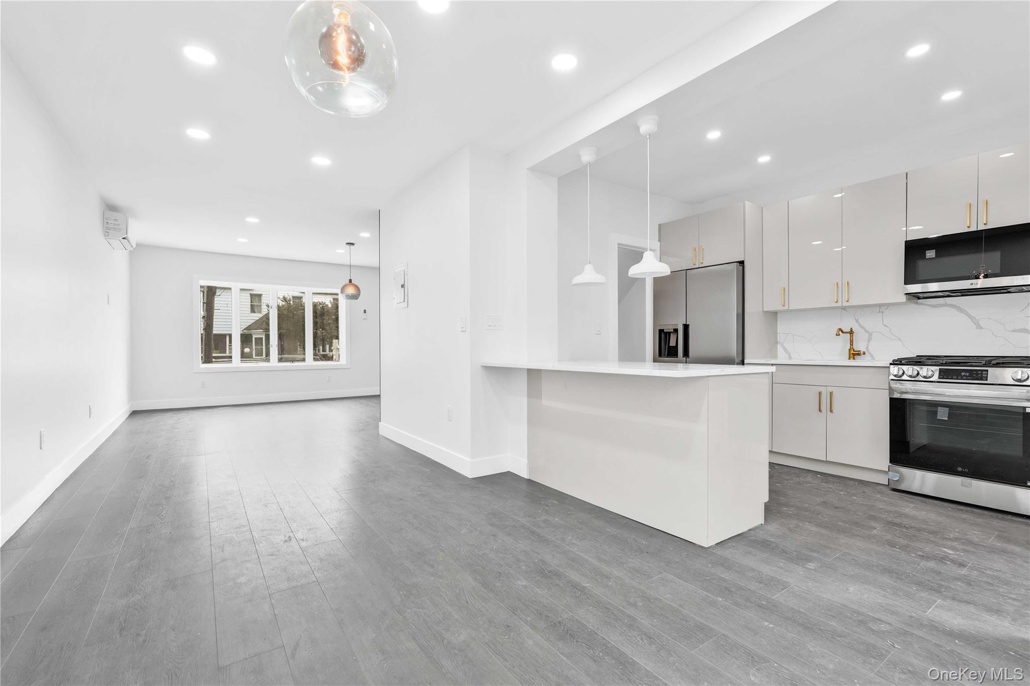 Single Family 204th Street  Queens, NY 11412, MLS-1053797-5