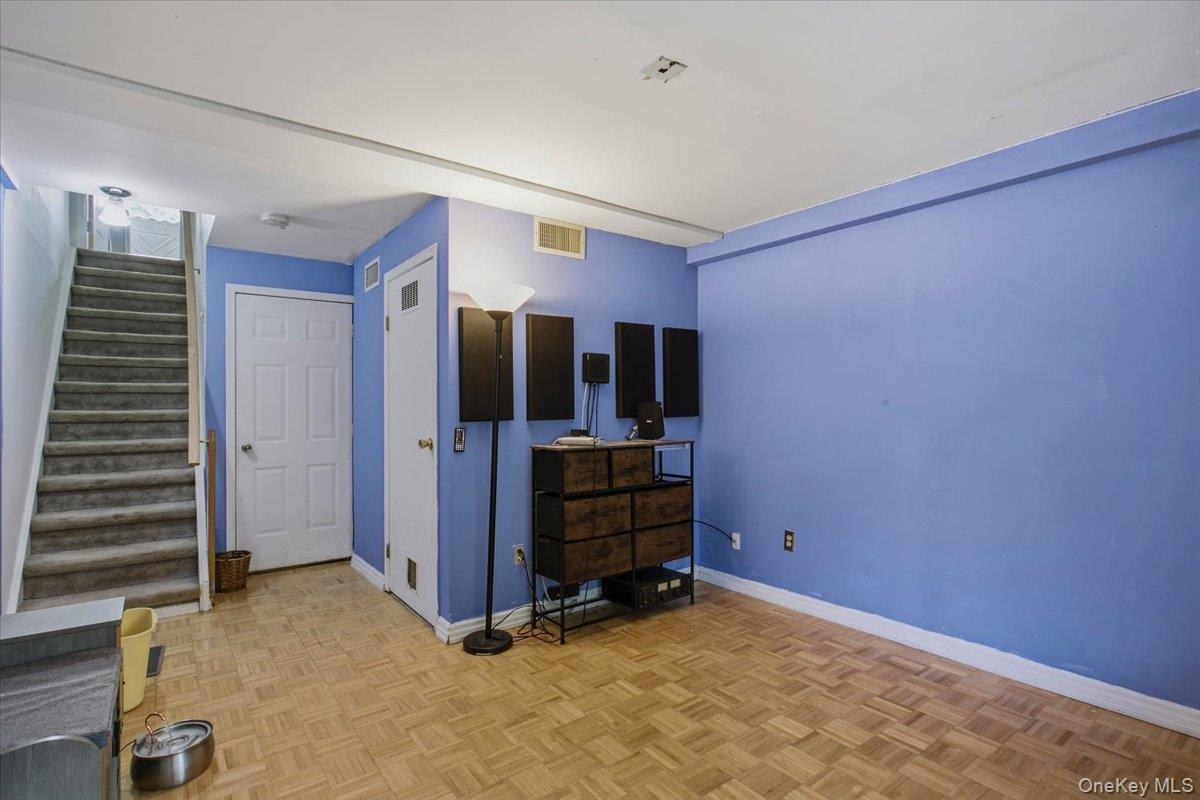 Single Family Knoll View Westchester County, NY 10562, MLS-1053845-17