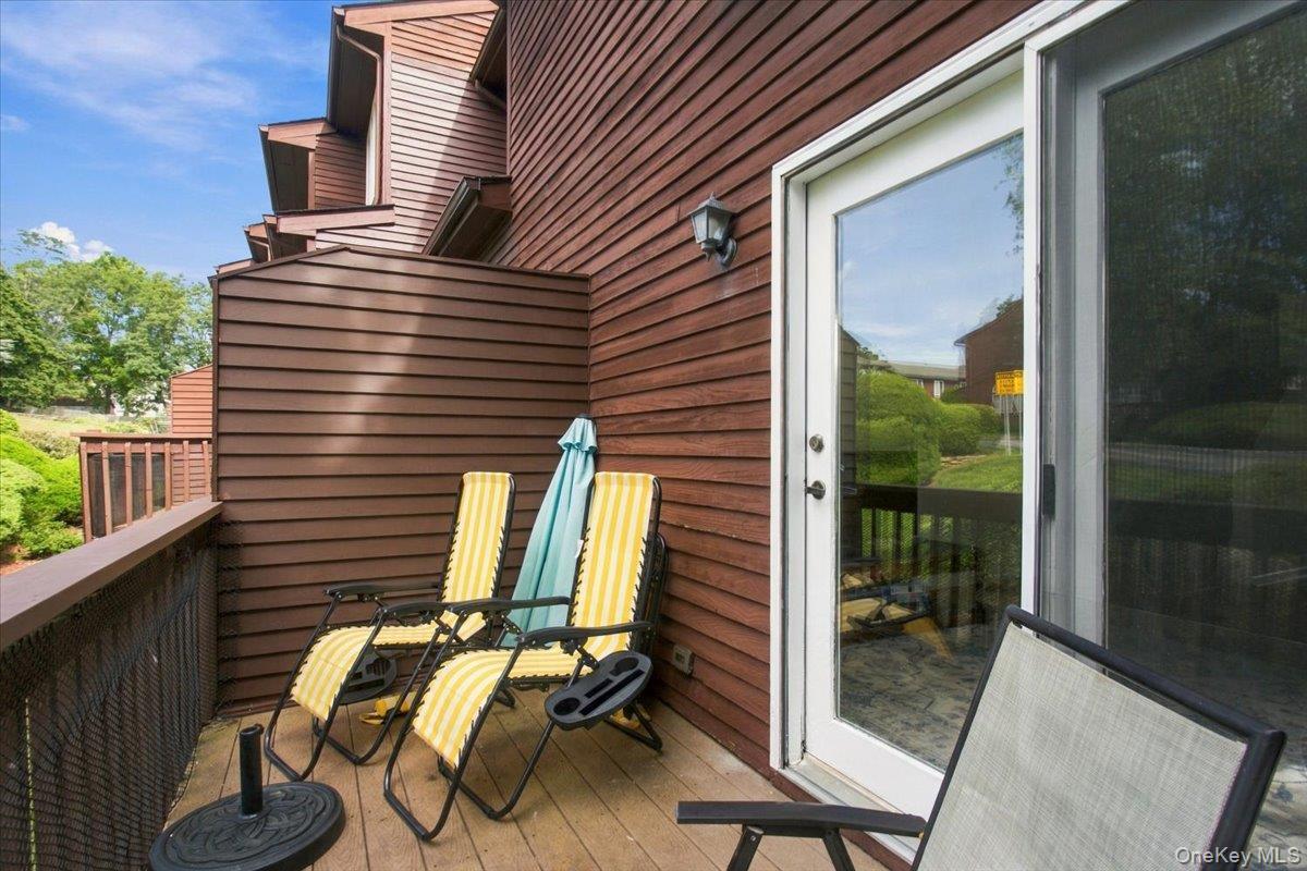 Single Family Knoll View Westchester County, NY 10562, MLS-1053845-19