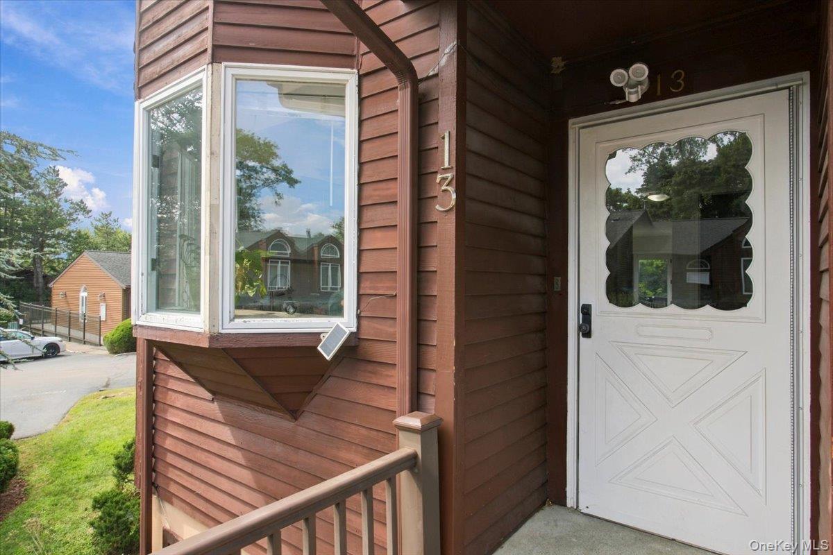 Single Family Knoll View Westchester County, NY 10562, MLS-1053845-2