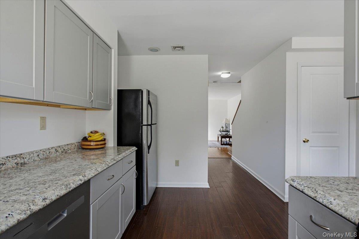 Single Family Knoll View Westchester County, NY 10562, MLS-1053845-5
