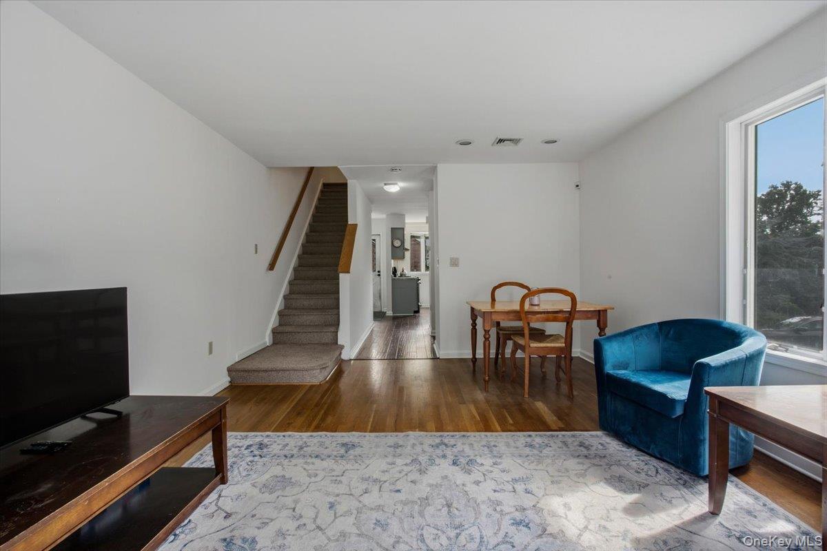 Single Family Knoll View Westchester County, NY 10562, MLS-1053845-8