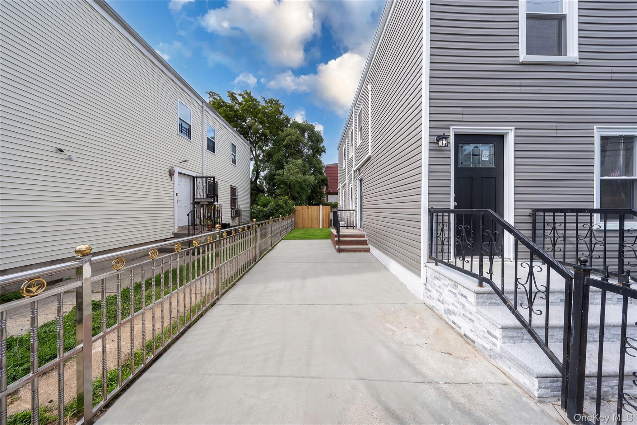 Single Family 108th Avenue  Queens, NY 11433, MLS-1053857-5