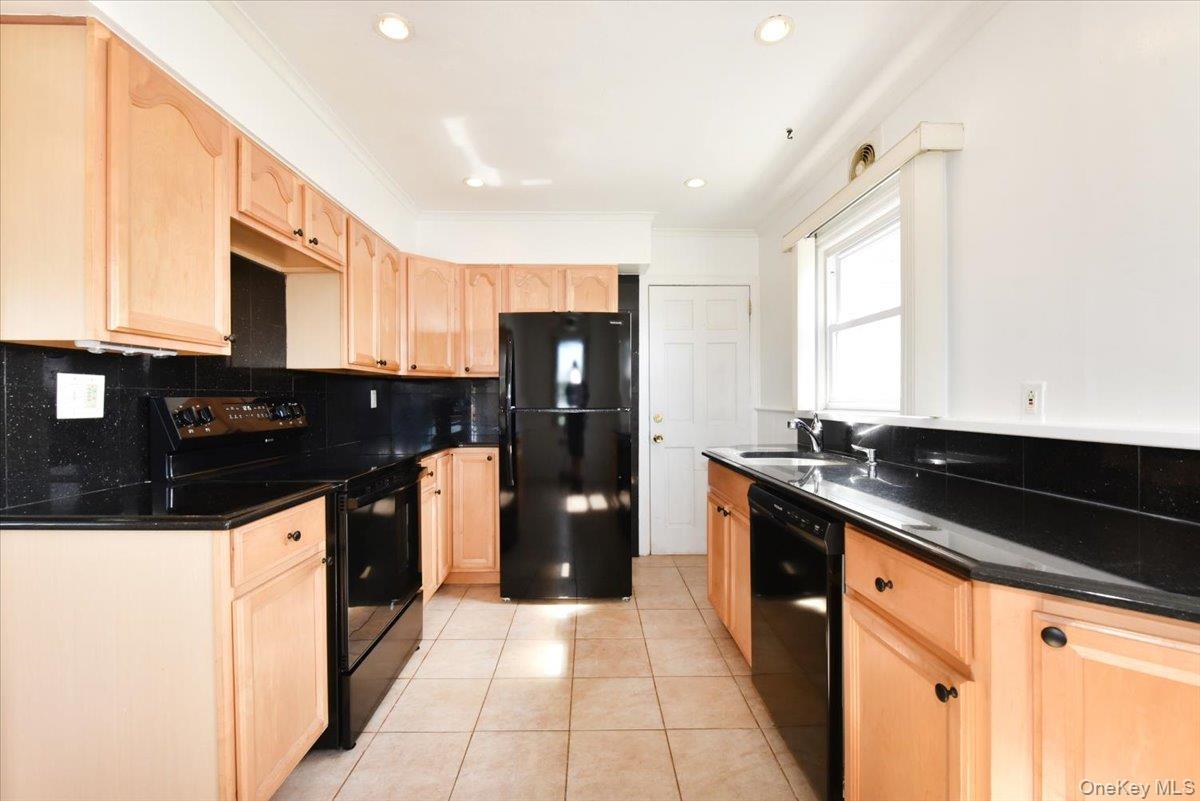 Single Family Stewart Avenue Nassau County, NY 11710, MLS-1053873-10