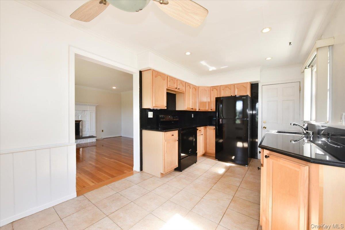 Single Family Stewart Avenue Nassau County, NY 11710, MLS-1053873-11