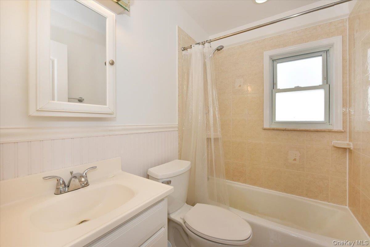 Single Family Stewart Avenue Nassau County, NY 11710, MLS-1053873-15