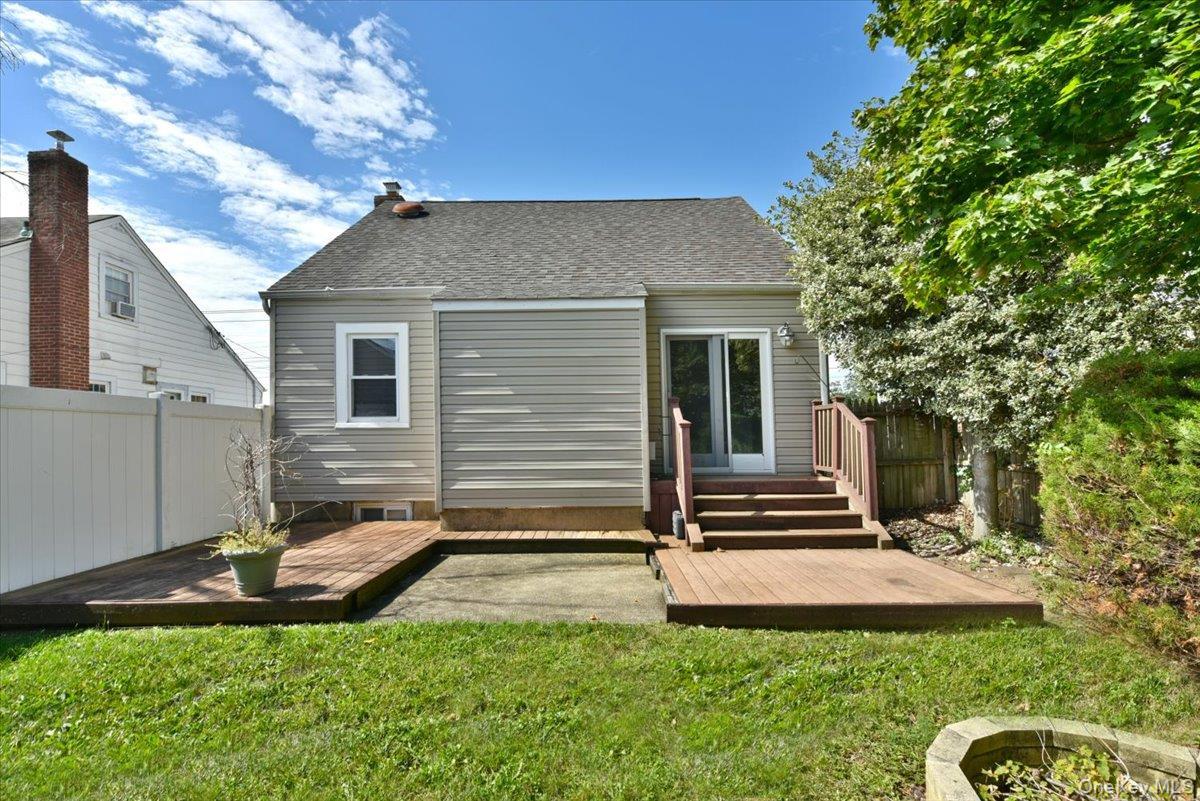 Single Family Stewart Avenue Nassau County, NY 11710, MLS-1053873-21