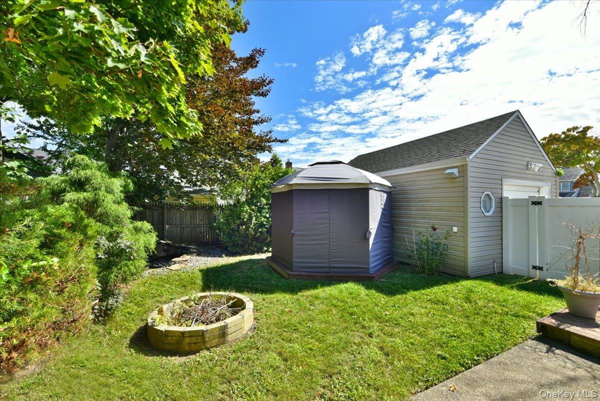 Single Family Stewart Avenue Nassau County, NY 11710, MLS-1053873-23