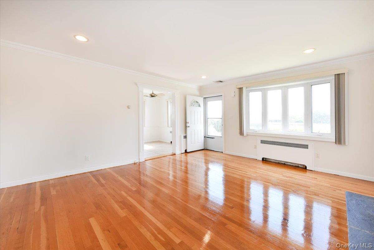 Single Family Stewart Avenue Nassau County, NY 11710, MLS-1053873-7