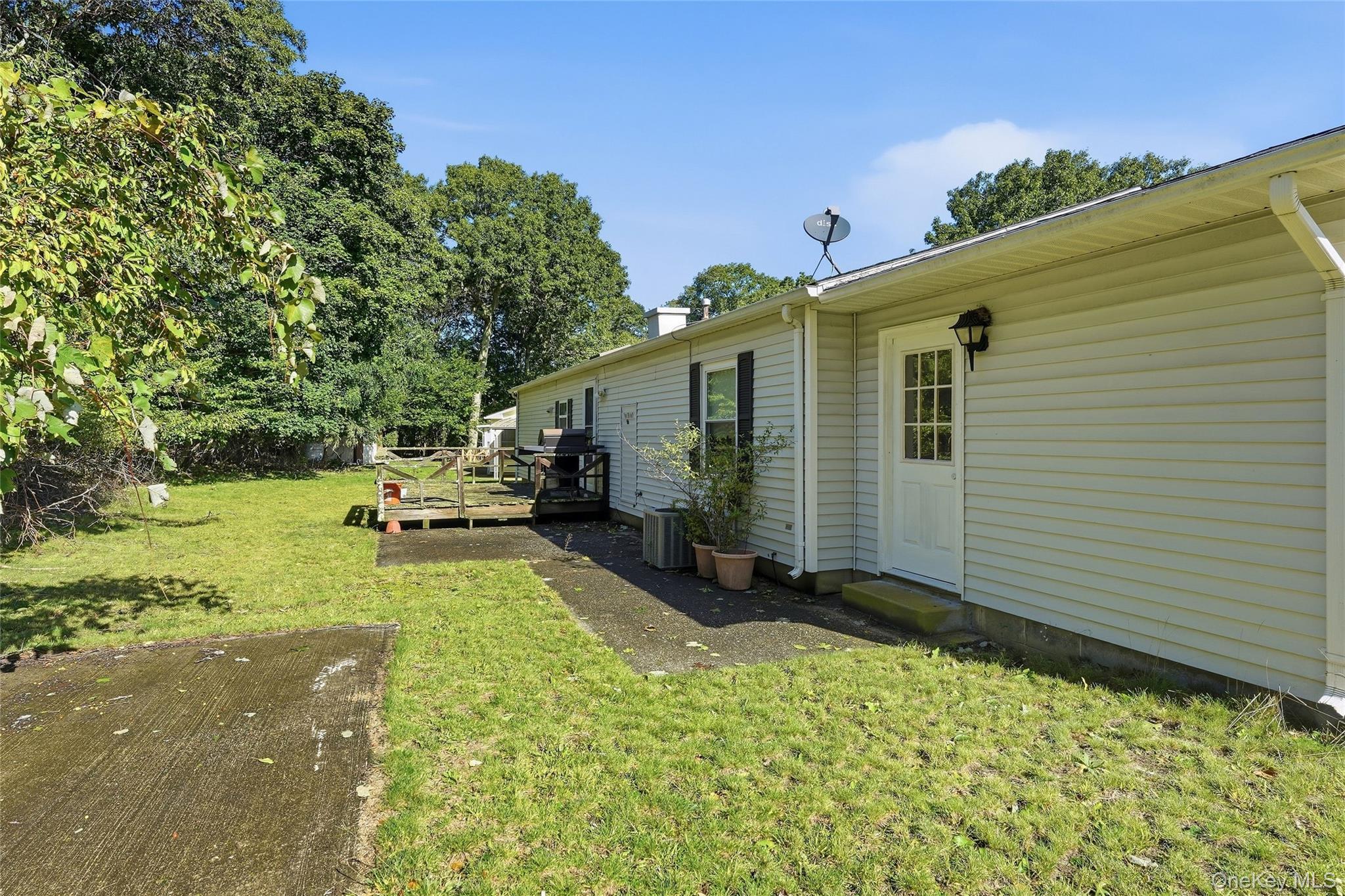 Single Family Middle Road Suffolk County, NY 11933, MLS-1053923-11