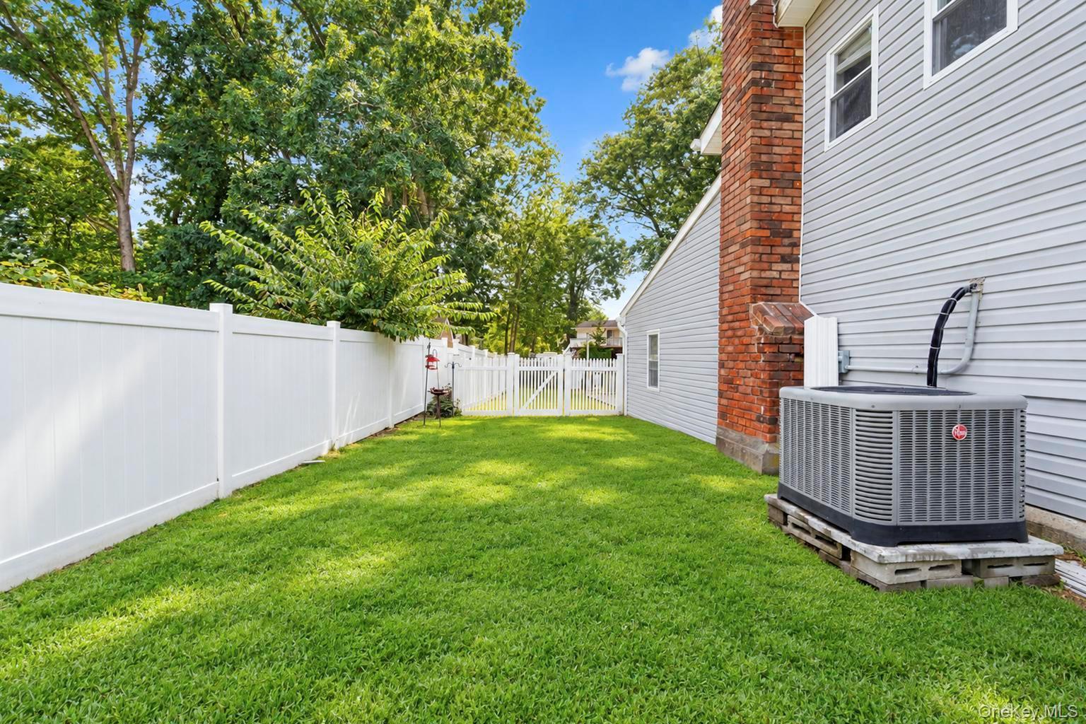 Single Family Bud Court Suffolk County, NY 11733, MLS-1053928-11